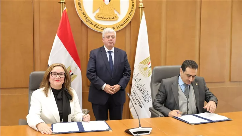 وزير التعليم العالي يشهد توقيع اتفاق تعاون بين جامعة القاهرة 