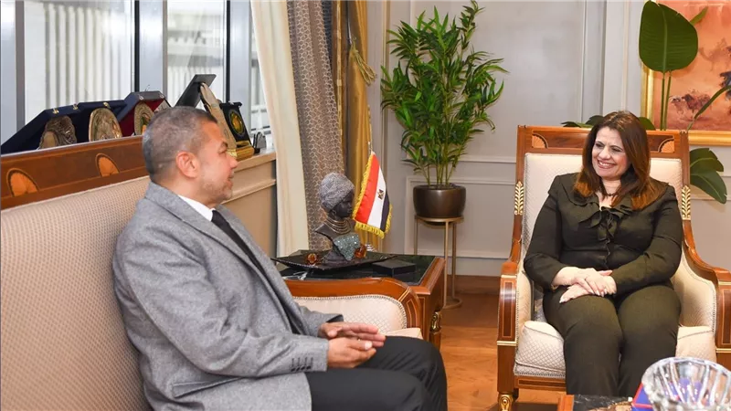 وزيرة الهجرة تستقبل أحد رموز الجالية المصرية بالكويت لبحث استفسارات واحتياجات مواطنينا هناك