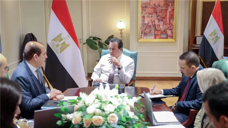 وزير الصحة يوجه بتكثيف الإجراءات الوقائية للاكتشاف المبكر ومنع دخول أي أمراض معدية من الخارج