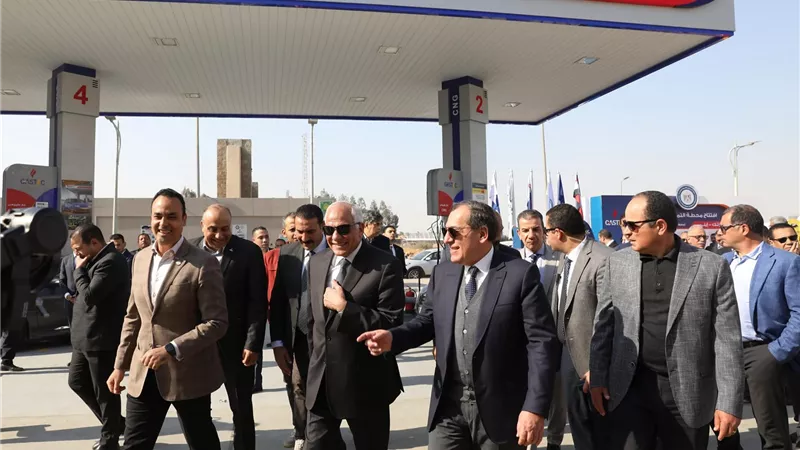 «البترول» تفتتح محطات جديدة لتموين السيارات بالغاز في الجيزة