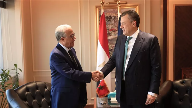 وزير السياحة والآثار يبحث مع سفير المملكة المغربية بالقاهرة سبل التعاون بين البلدين 