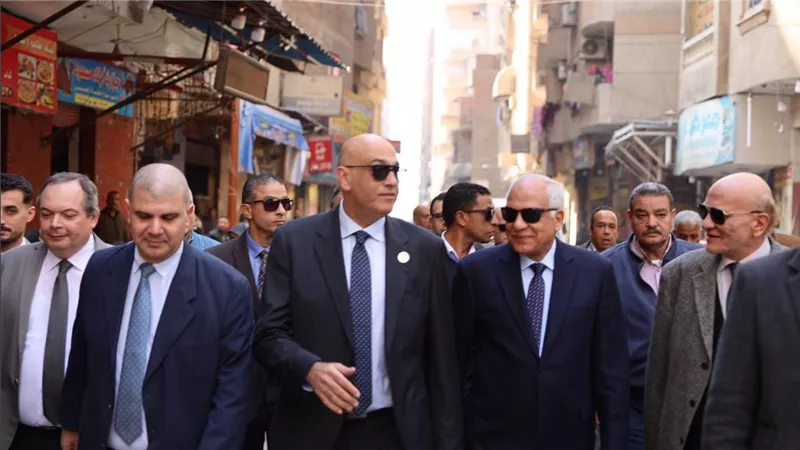 محافظ الجيزة والرئيس التنفيذي لجهاز تنمية المشروعات يتفقدان مشروعات تطوير المناطق غير المخططة بالجيزة
