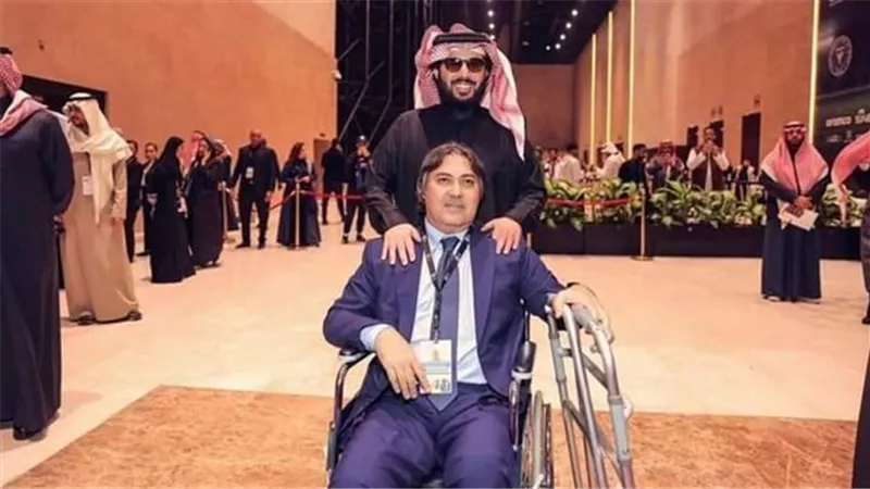 بتوجيهات ولي العهد.. تركي آل الشيخ يعلن علاج أشرف قاسم بالسعودية