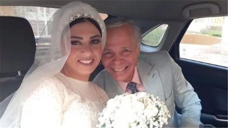 الحب لايعرف أرقام.. تعرف على فرق السن بين الفنان محمود عامر وزوجته