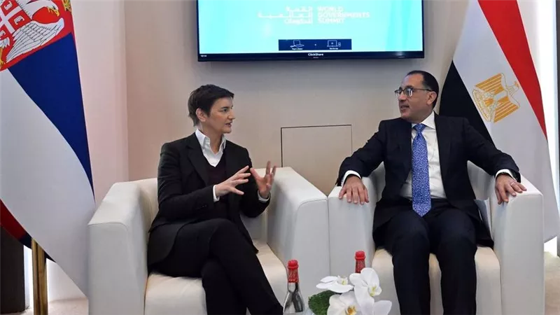 رئيس الوزراء يلتقي نظيرته الصربية لبحث سُبل تعزيز التعاون المشترك