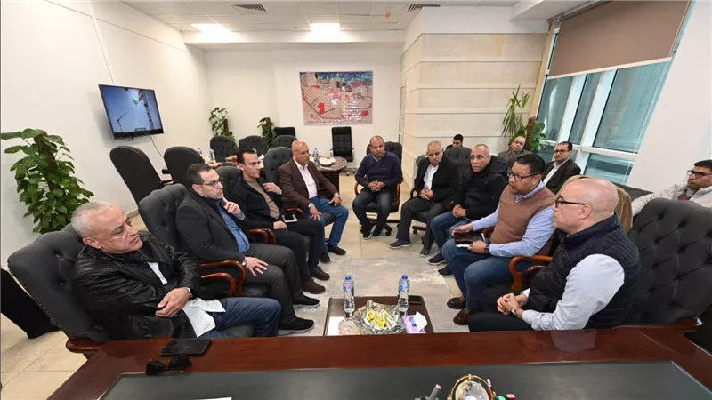 وزير الإسكان يعقد اجتماعا بمقر جهاز مدينة 