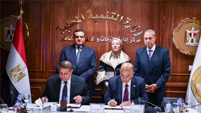 وزيرا التنمية المحلية والبيئة ومحافظ القليوبية يشهدون مراسم توقيع عقد جمع ونقل المخلفات البلدية الصلبة
