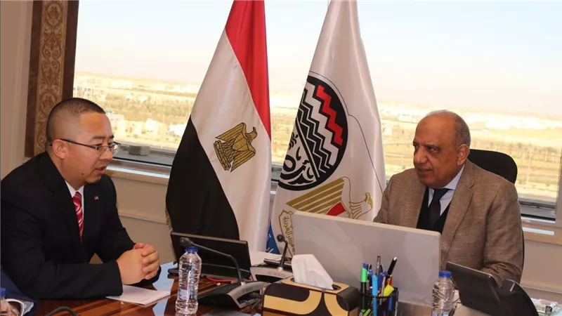 وزير قطاع الأعمال يبحث مع 