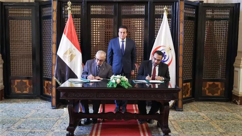 وزير الصحة يشهد توقيع بروتوكول تعاون مع معملي البرج والمختبر لإجراء التحاليل الطبية بالمجان