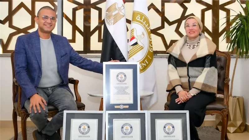 وزيرة البيئة تستقبل المغامر المصري على عبده 