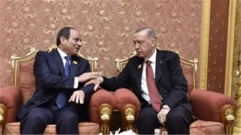 مراسم استقبال رسمية لرئيس تركيا بالاتحادية، السيسي وأردوغان يصافحان حرس الشرف