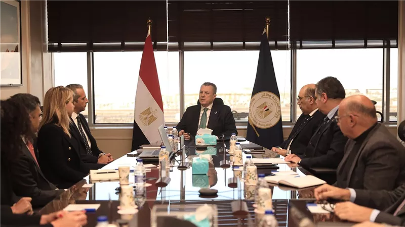 وزير السياحة والآثار يعقد اجتماعاً مع مسئولي شركة Visa لبحث سبل التعاون المشترك في مجال السياحة