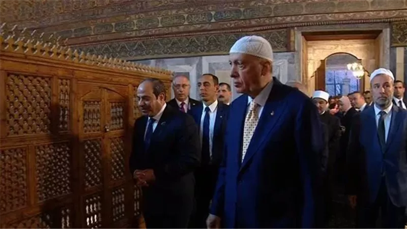 الرئيس السيسي وأردوغان يزوران مسجد وضريح الإمام الشافعي | صور