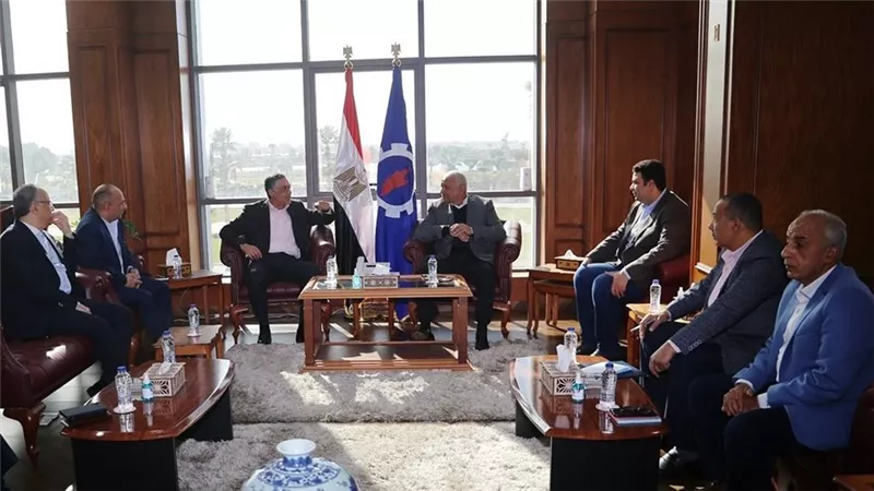 محافظ السويس يستقبل رئيس الهيئة العامة للإستثمار و المناطق الحرة