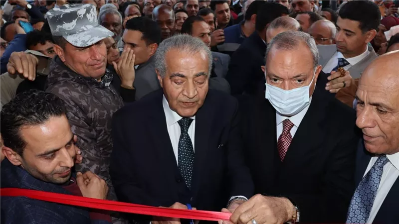 محافظ القليوبية ورئيس الغرفة التجارية يفتتحان معارض «أهلا رمضان» بشبرا الخيمة