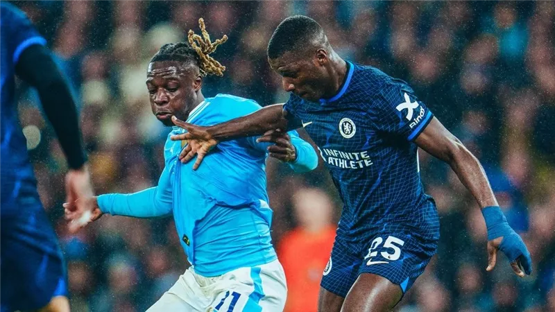 مانشستر سيتي يخطف التعادل بصعوبة أمام تشيلسي في الدوري الإنجليزي