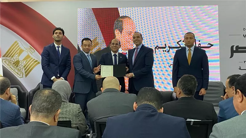 الحملة الرسمية للرئيس عبد الفتاح السيسي تكرم نائب السويس أحمد خشانة
