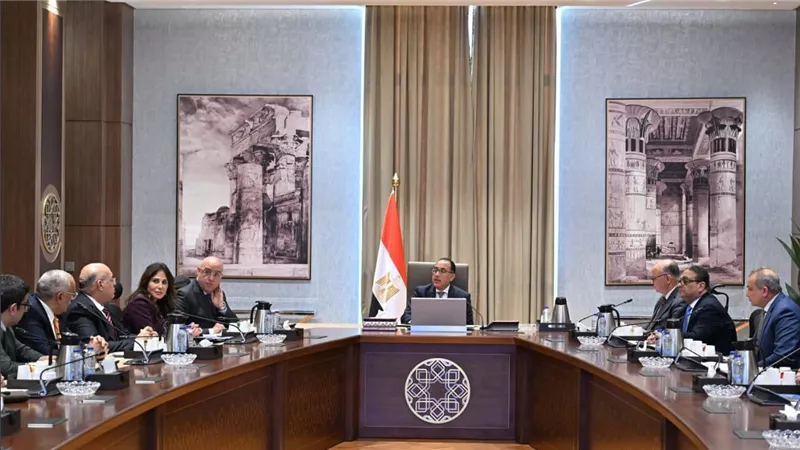 رئيس الوزراء يتابع موقف مشروعات إعادة إحياء القاهرة التراثية