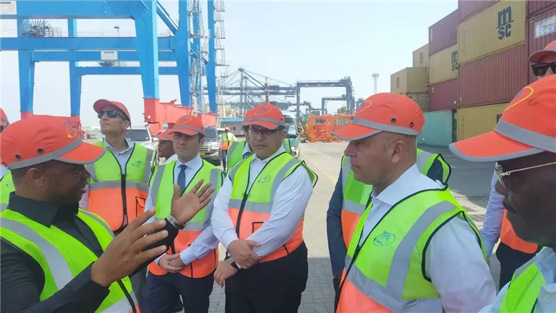 وزير النقل يجتمع مع مسؤولي هيئة التجارة التنزانية  لتدعيم التعاون المشترك في مجال التجارة والنقل البحري 