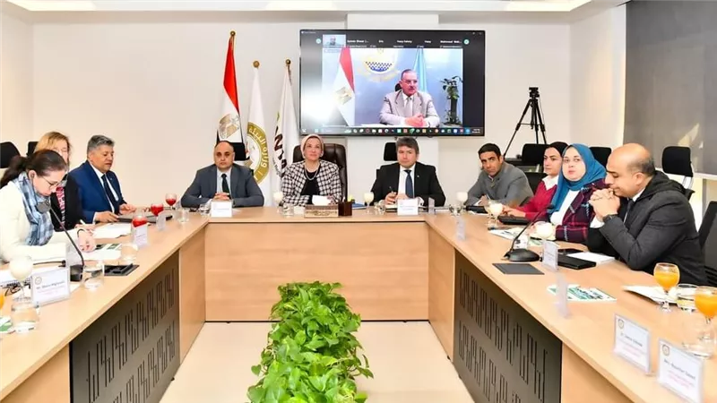 وزيرة البيئة تترأس لجنة تسيير البرنامج الوطنى لإدارة المخلفات الصلبة