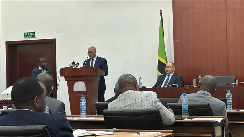 كامل الوزير: نرحب بالتعاون في مجال تعليم وتدريب المهندسين  التنزانيين  في مصر 