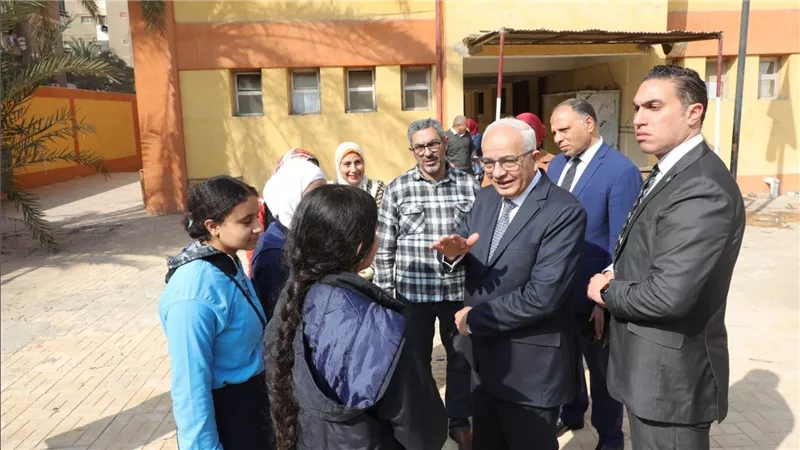 وزير التربية والتعليم يتابع انتظام الفصل الدراسى الثانى بمدرسة الشهيد كريم أحمد عبد الفتاح بالقاهرة