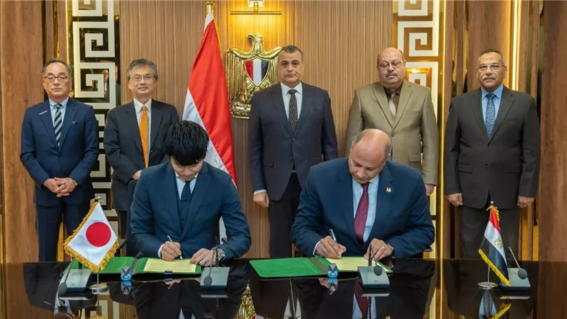 وزير الدولة للإنتاج الحربى يشهد توقيع عقد تصنيع مشترك  بين حلوان للأجهزة المعدنية وشركة ميزوها اليابانية 