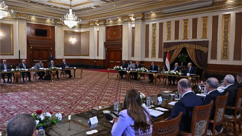 رئيس الوزراء: التوافق على ضخ كميات كبيرة من السلع في الأسواق 