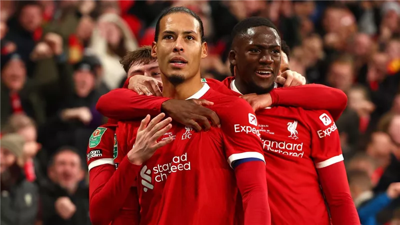 اللقب العاشر.. ليفربول بطلا لكأس الرابطة الإنجليزية بفوز قاتل على تشيلسي
