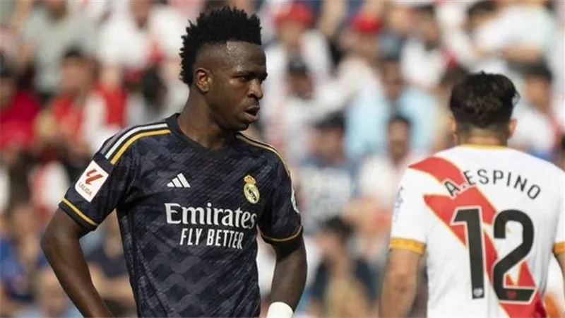 بـ 10 لاعبين.. ريال مدريد يسقط في فخ التعادل أمام رايو فاليكانو