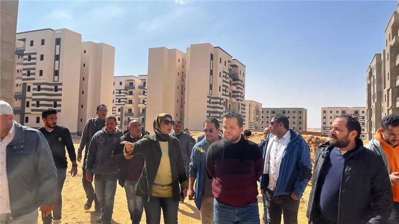 رئيس مدينة السويس الجديدة  تتفقد قطاعات المدينة في جولة ميدانية