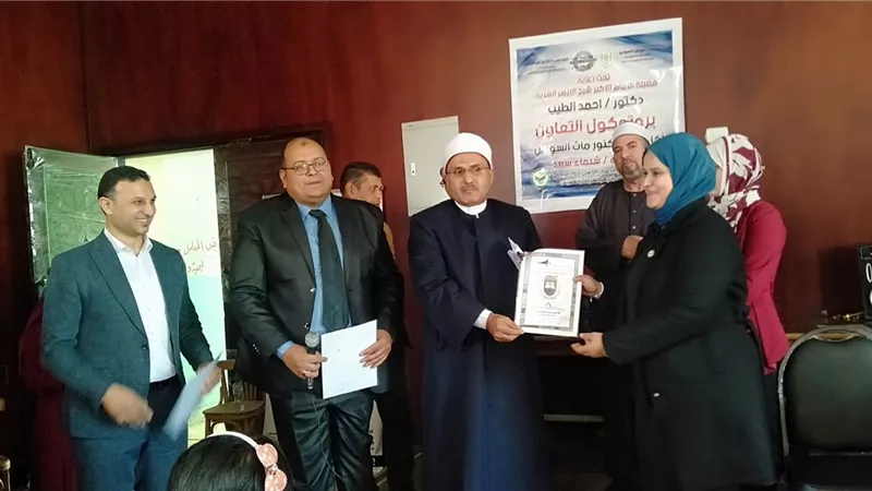 الأزهرية بالسويس تكرم طالبات برنامج الحساب الذهني بمعهد فتيات المستقبل  
