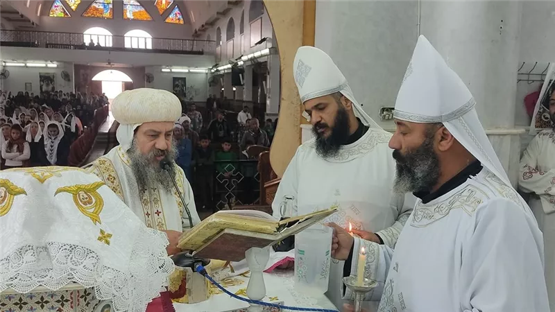 أسقف السويس يترأس القداس الإلهي بكنيسة الشهيد مارجرجس بجنيفة