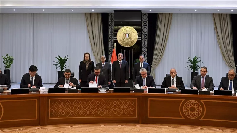 توقيع 7 اتفاقيات مع مطورين عالميين لتنفيذ مشروعات بمجالي الهيدروجين الأخضر والطاقة المتجددة بالمنطقة الاقتصادية لقناة السويس