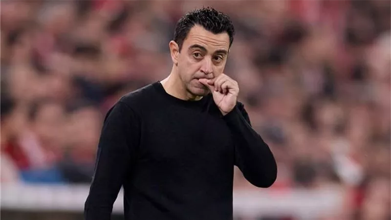 بعد طالب لابورتا.. تشافي يحسم موقفه من البقاء مع برشلونة