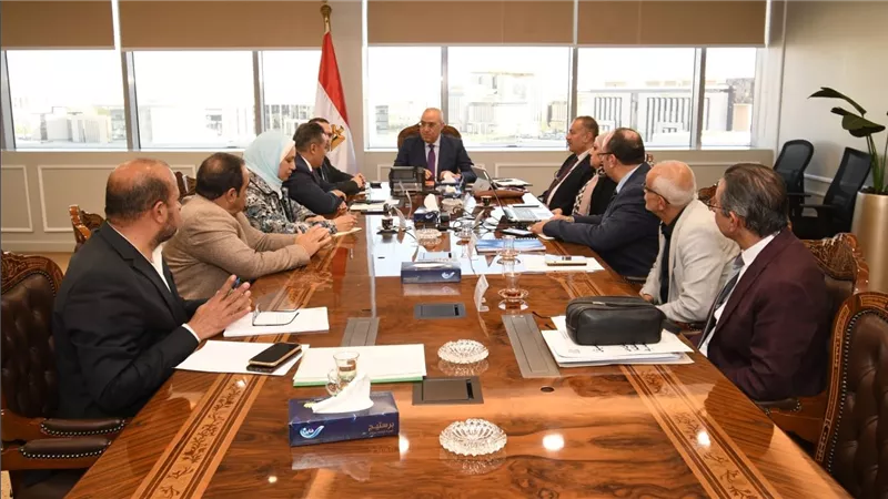 وزير الإسكان يتابع معدلات تنمية أراضى الساحل الشمالي الغربي