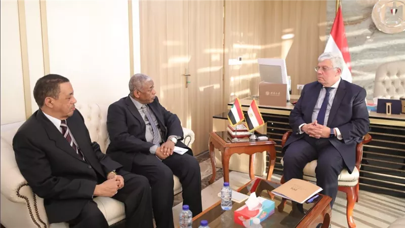 وزير التعليم العالي يلتقي السفير السوداني بالقاهرة لبحث سبل التعاون المشترك بين البلدين