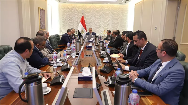 وزير العمل: تسهيل إجراءات تراخيص 