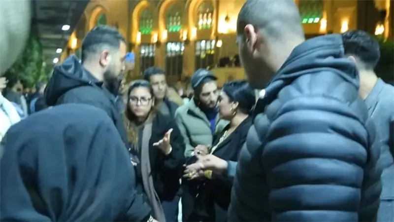 ضرب وألفاظ بذيئة.. خناقة بين أسرة أرملة حلمي بكر وليلى الشبح