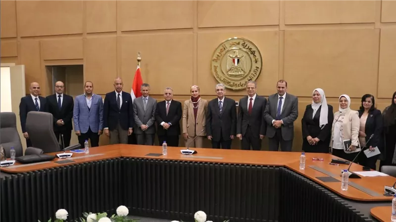وزير الكهرباء يقوم بإطلاق  