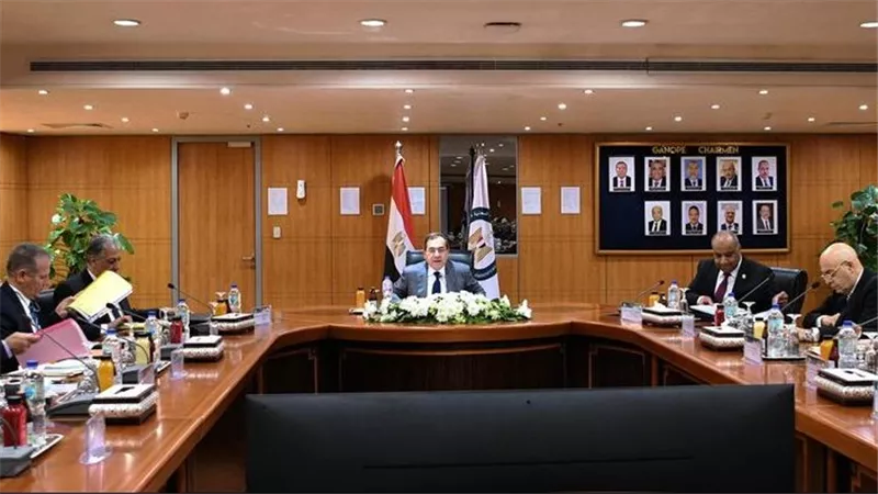 البترول: جارى الانتھاء من معالجة البیانات السیزمیة بالبحر الأحمر تمھیدا لحفر آبار