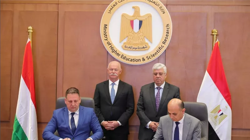 وزيرا التعليم العالي والثقافة والابتكار المجرى يشهدان توقيع مذكرة تفاهم بين جامعة المنصورة وجامعة ديبرتسين المجرية