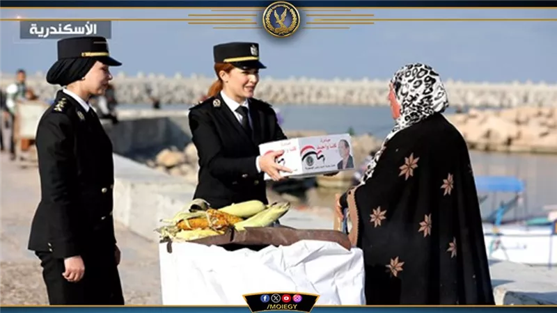 الداخلية تواصل توزيع المساعدات علي الأسرالأكثر إحتياجاً بالسويس
