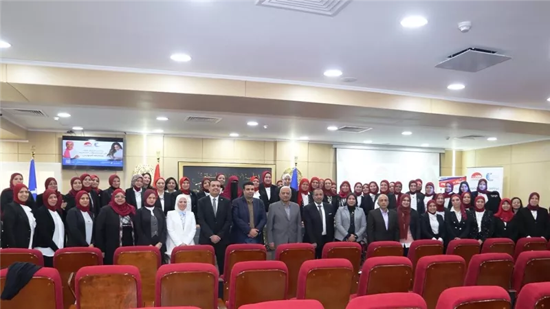 محافظ السويس يشهد ختام برنامج  