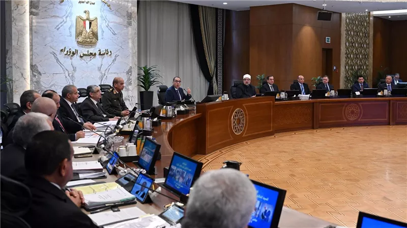 مجلس الوزراء يقرر مواعيد العمل للعاملين بالجهاز الإداري للدولة من 9 صباحا – 2 ظهرا خلال رمضان