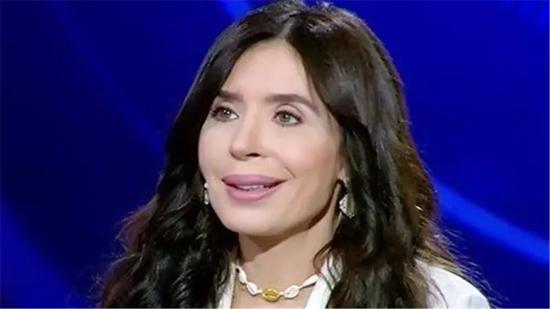 اتكرمت في كل العالم إلا مصر.. دينا: 
