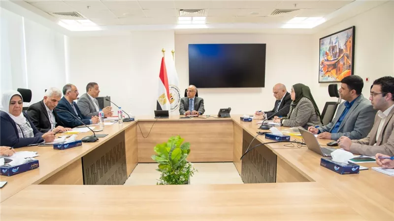 سويلم يتابع اعمال وحدة التحصيل بالوزارة ، وموقف تحصيل مستحقات الوزارة لدى الجهات المختلفة 