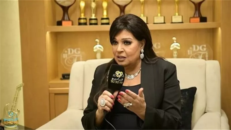 كفاياكم تقولوا الرقاصة.. فيفي عبده: أنا حجيت 5 مرات وعملت عمرة