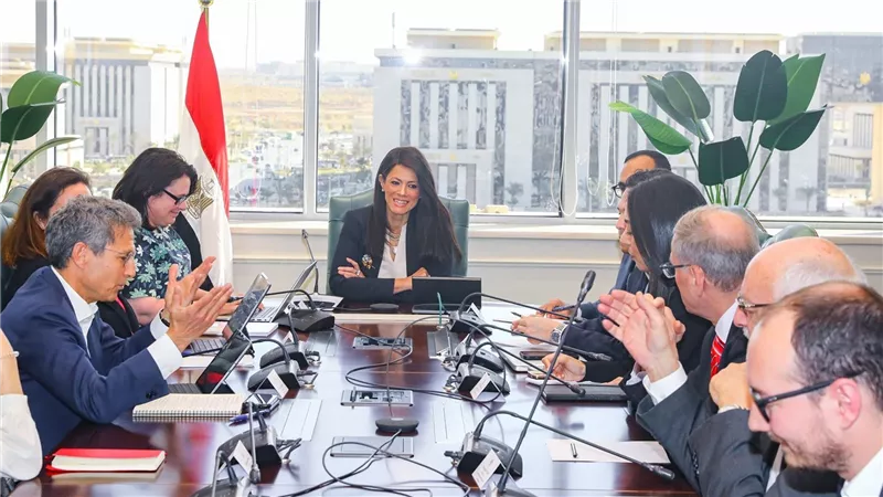 المشاط ومحافظ مصر لدى البنك الأوروبي لإعادة الإعمار والتنمية تستعرض مع أعضاء مجلس إدارة البنك نتائج زيارتهم لمصر