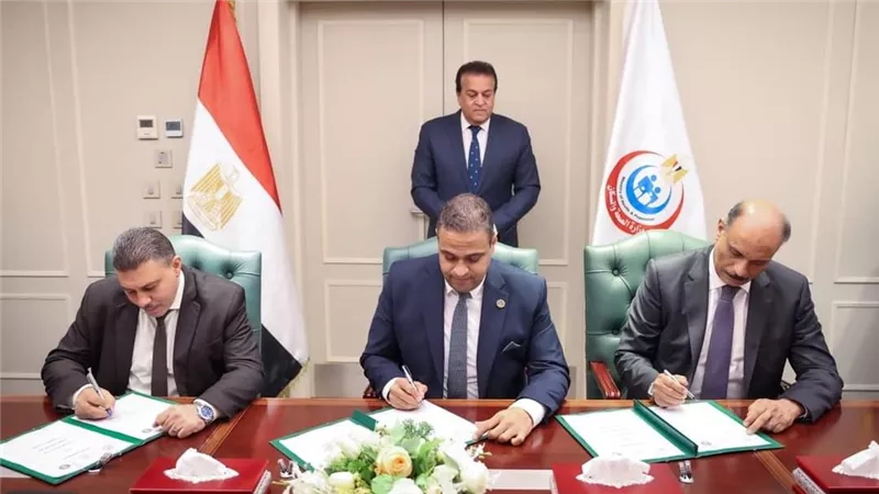 وزير الصحة يشهد توقيع مذكرة تفاهم بين وزارة المالية وبنك الاستثمار القومي والمؤسسة العلاجية
